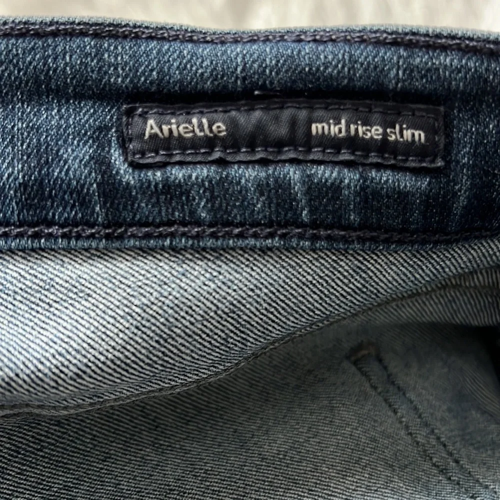Citizen of Humanity- Arielle mid rise slim size 28 - Picture 7 of 9